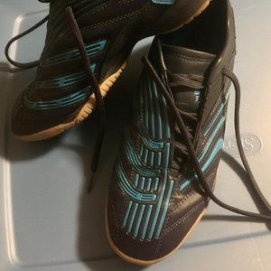 adidas women indoor soccer shoes size 7 barely used